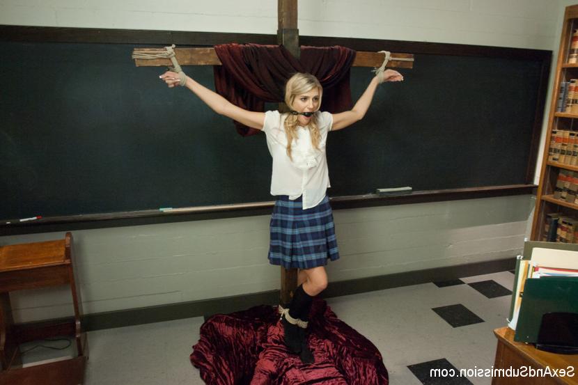 15P Amanda Tate gets in trouble for bullying a classmate and is punished by a strict