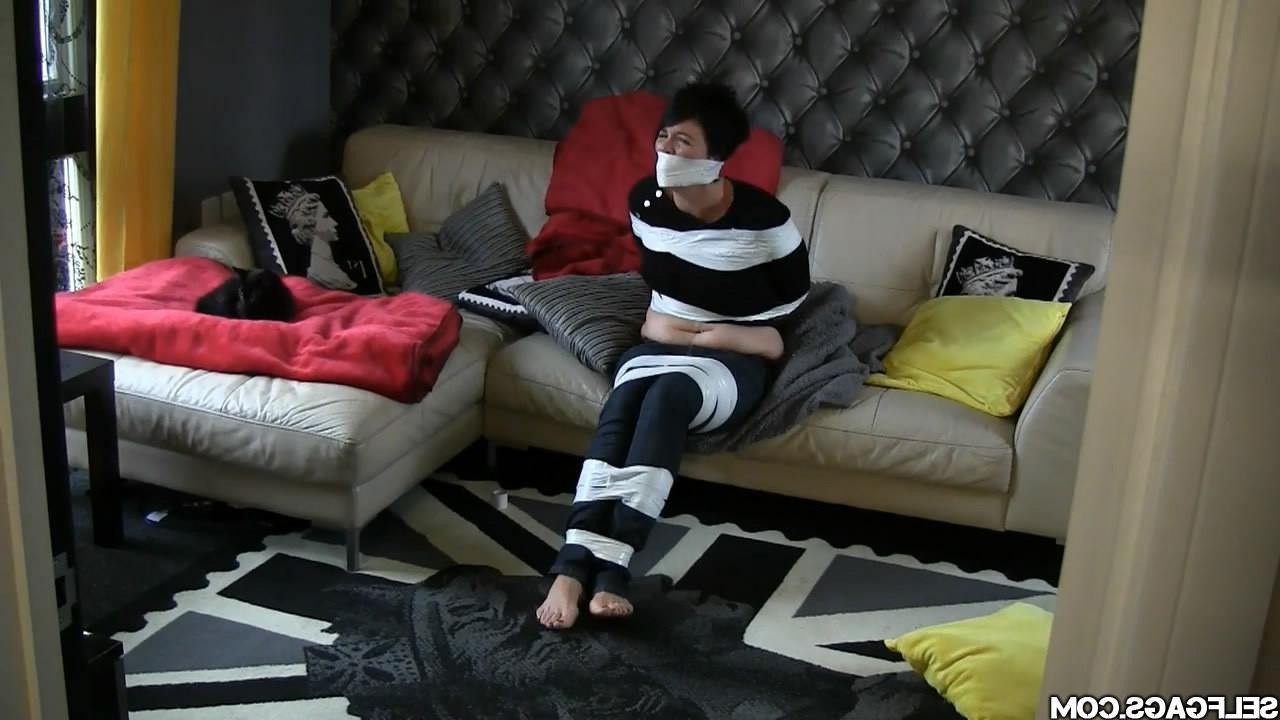 12P Leathered female catsuit burglar binds and gag helpless damsel