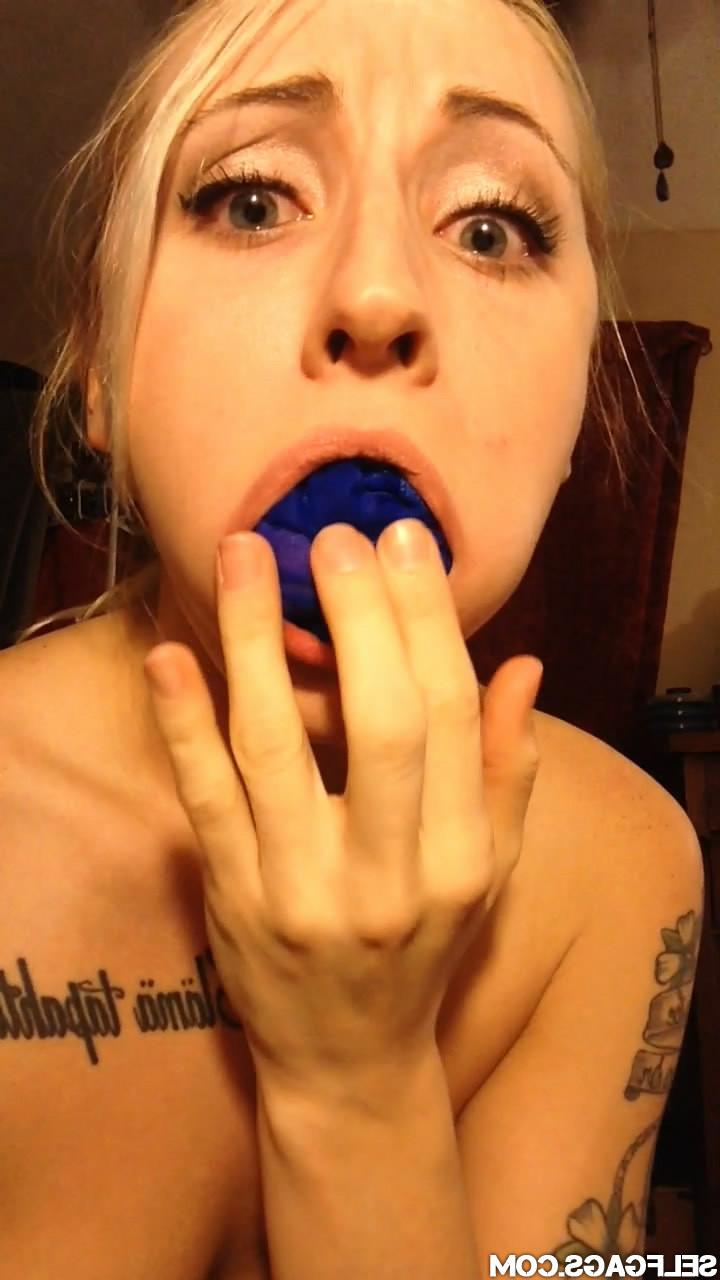 19P Blonde SelfGagged Amateur