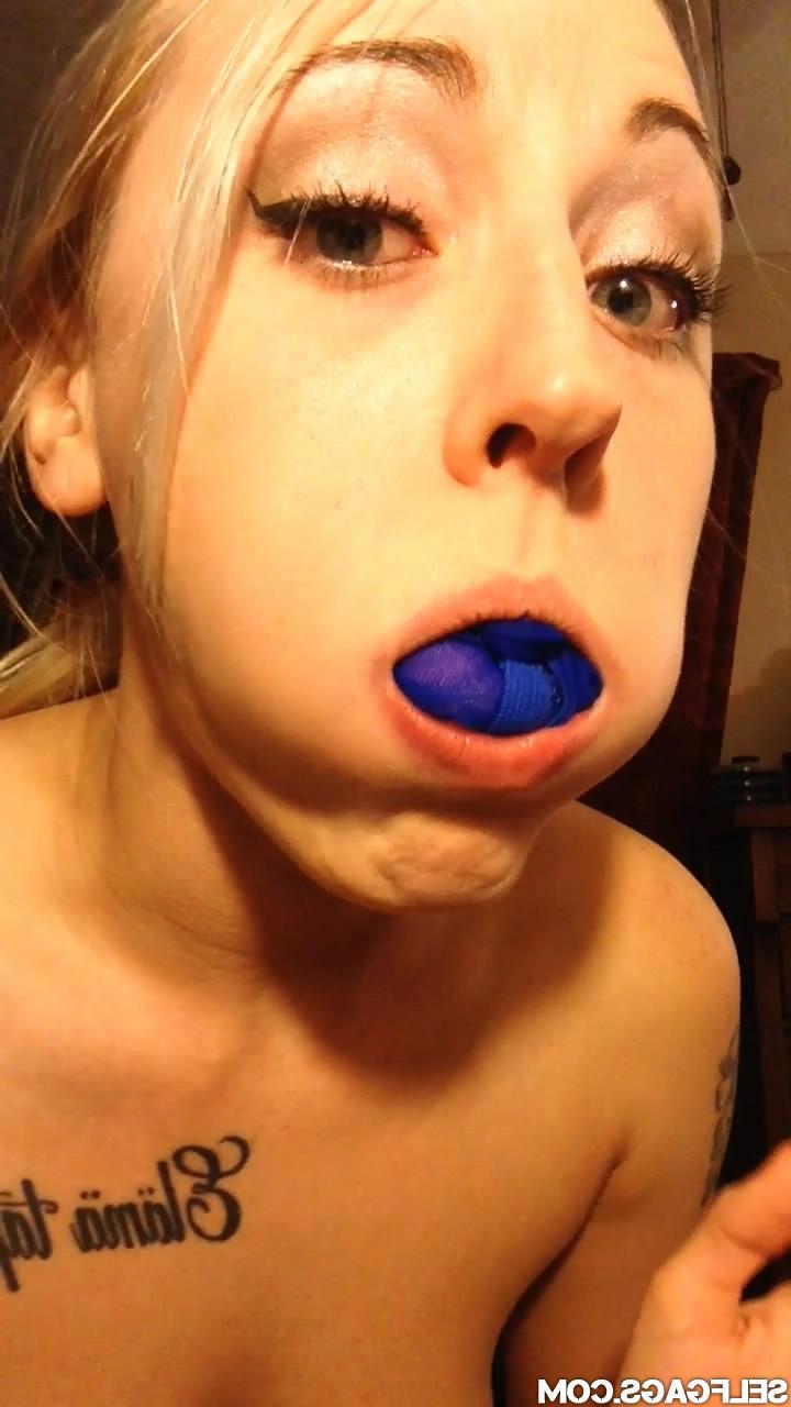 19P Blonde SelfGagged Amateur