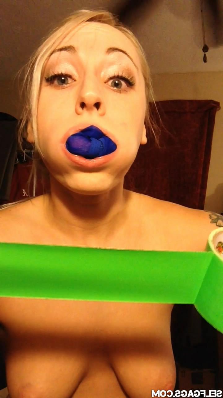 19P Blonde SelfGagged Amateur