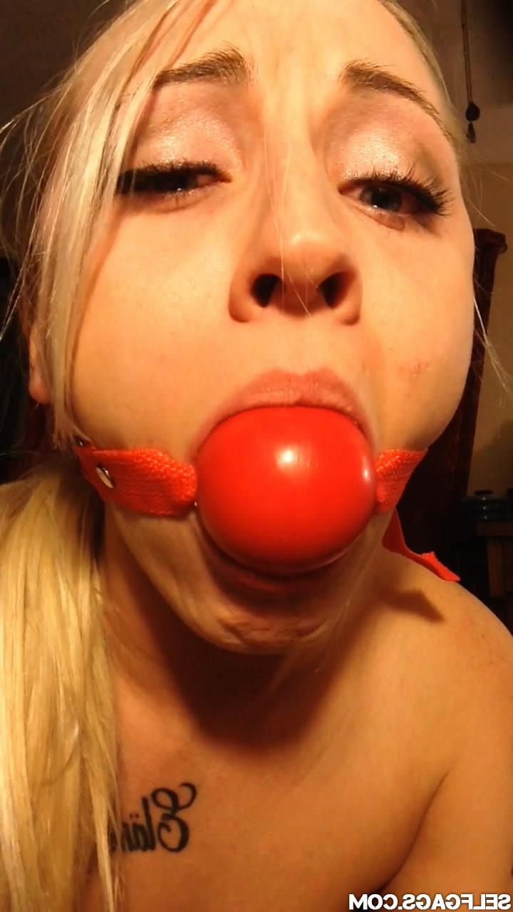 19P Blonde SelfGagged Amateur