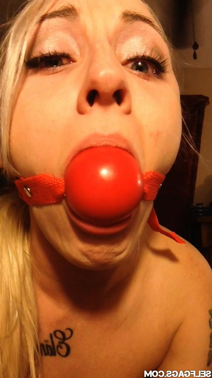 19P Blonde SelfGagged Amateur