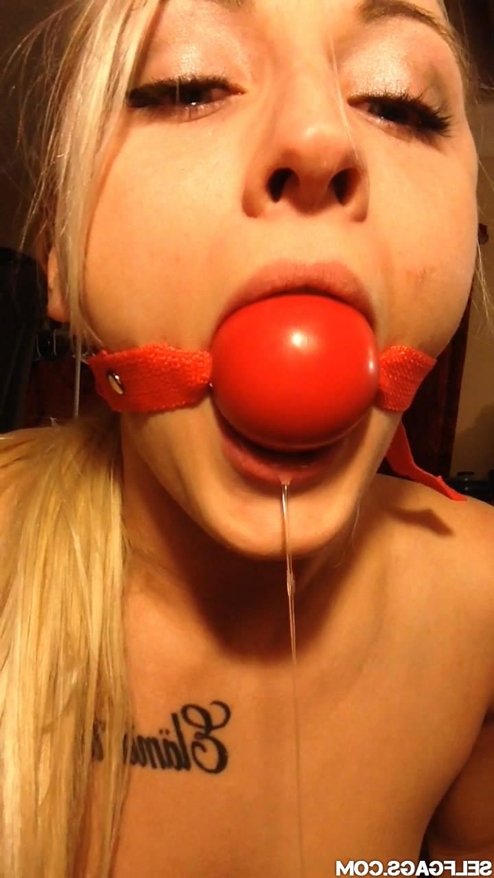 19P Blonde SelfGagged Amateur