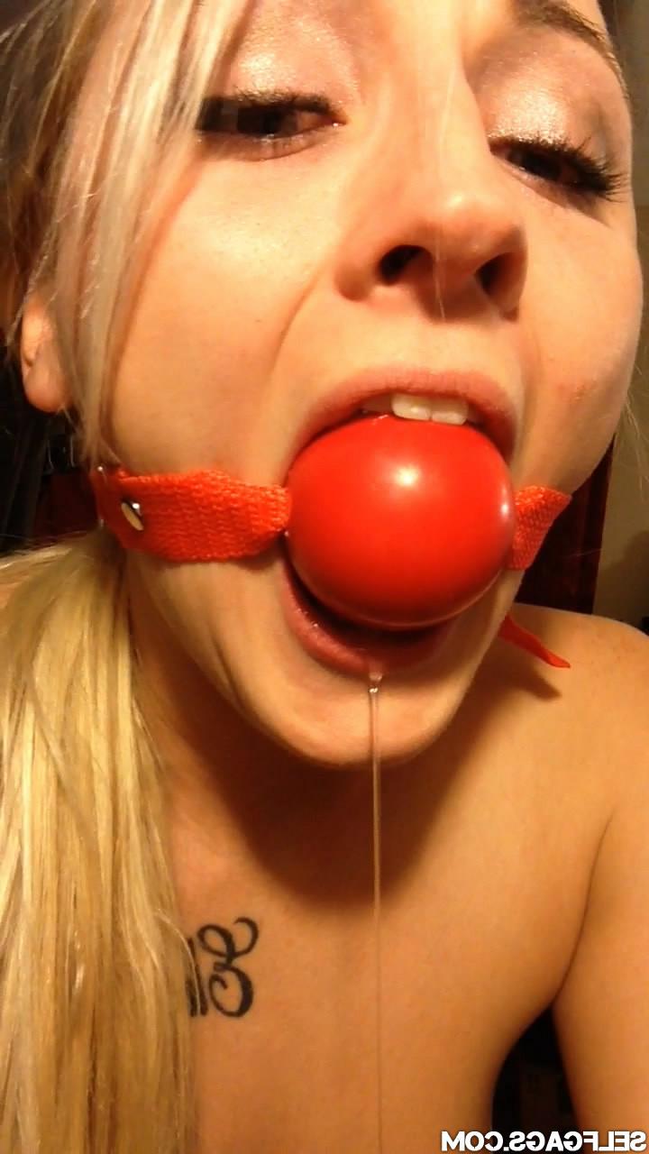 19P Blonde SelfGagged Amateur