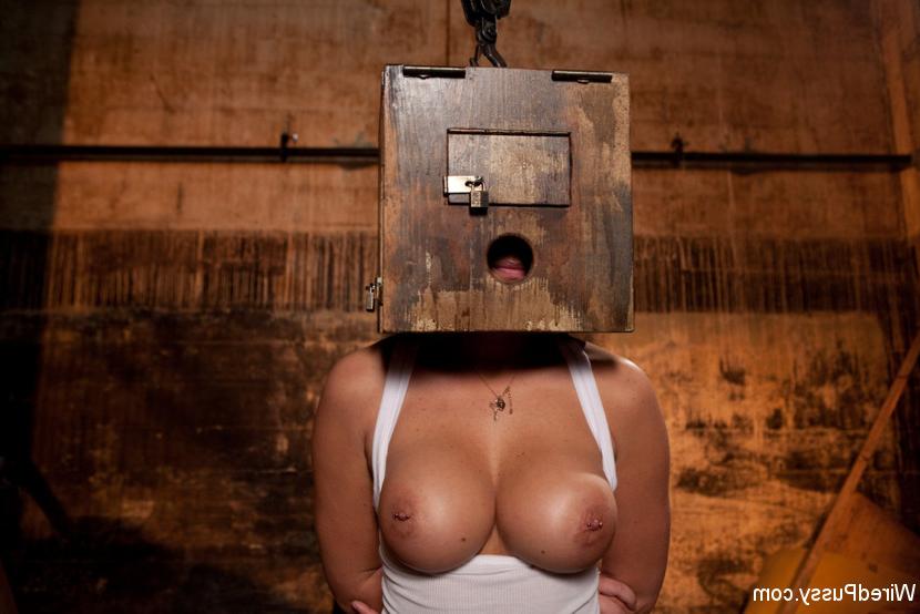 15P Princess Donna Dolores with bound blonde subgirl
