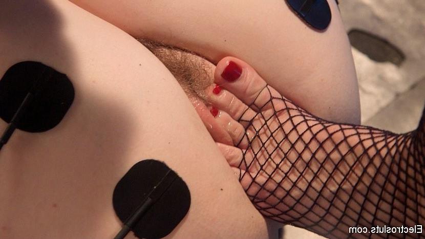 21P Dolly Leigh cute blonde is rope bound electro toyed by lesbian M