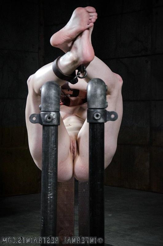 14P Bella Rossi pantyhose redhead is bound between metal pipes in du