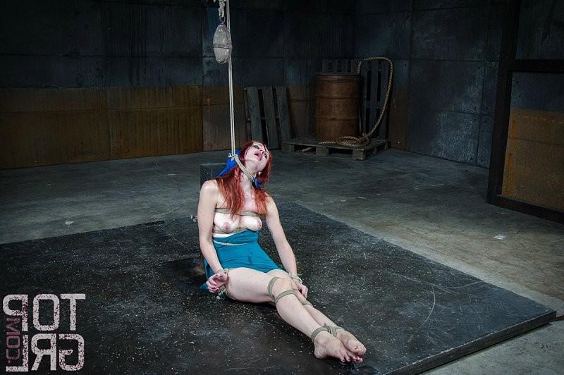 16P Violet Monroe redhead is bound and mermaid dunked in water by le