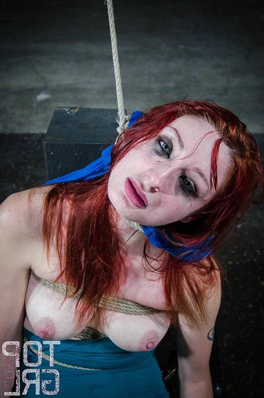 16P Violet Monroe redhead is bound and mermaid dunked in water by le