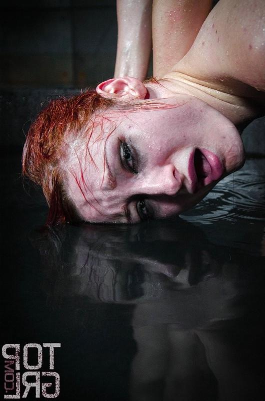 16P Violet Monroe redhead is bound and mermaid dunked in water by le