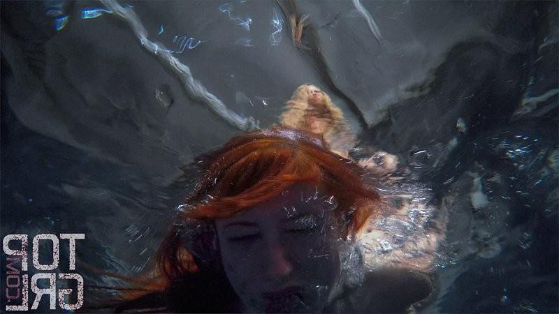16P Violet Monroe redhead is bound and mermaid dunked in water by le