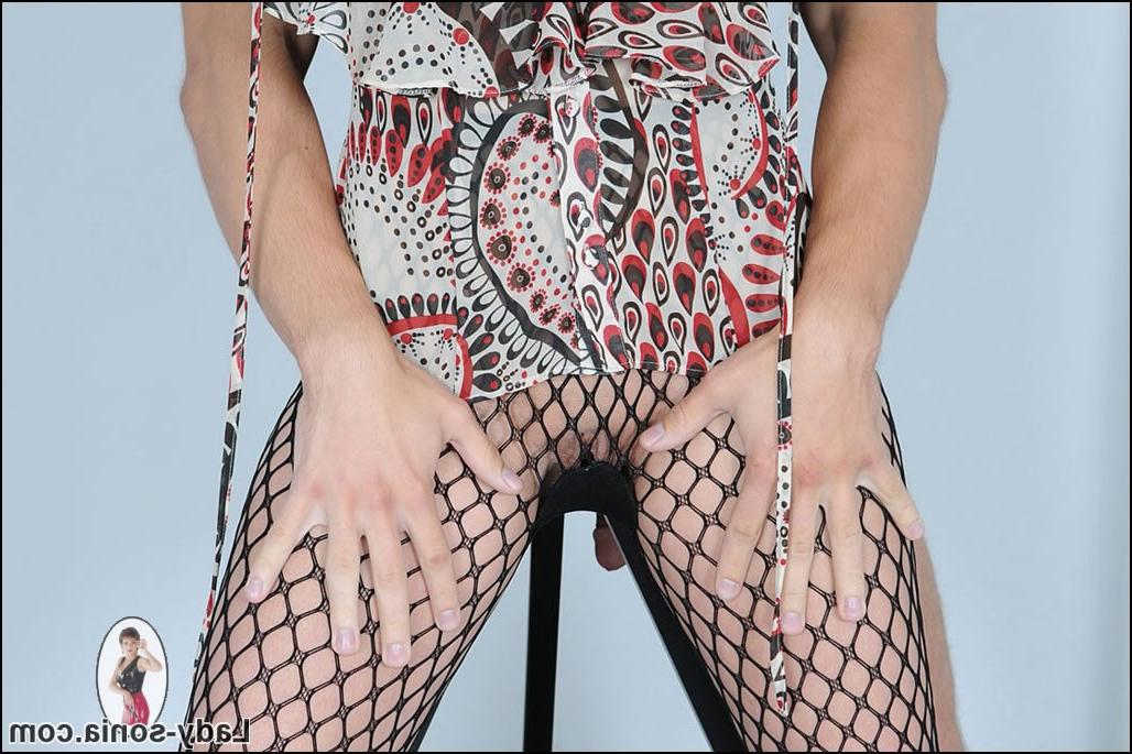 15P Lady Sonia in net panthose bound by young dominant and milked