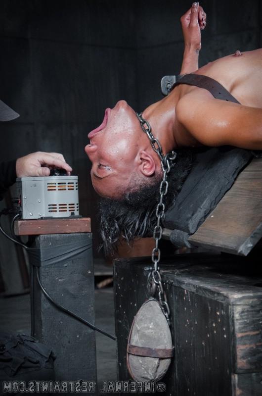 16P Nikki Darling is bound in chains and made to orgasm by maledom J