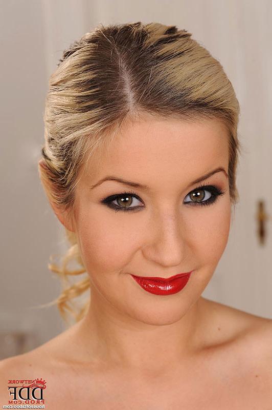 16P Cindy White nude blonde gets bound in rope by lezdom