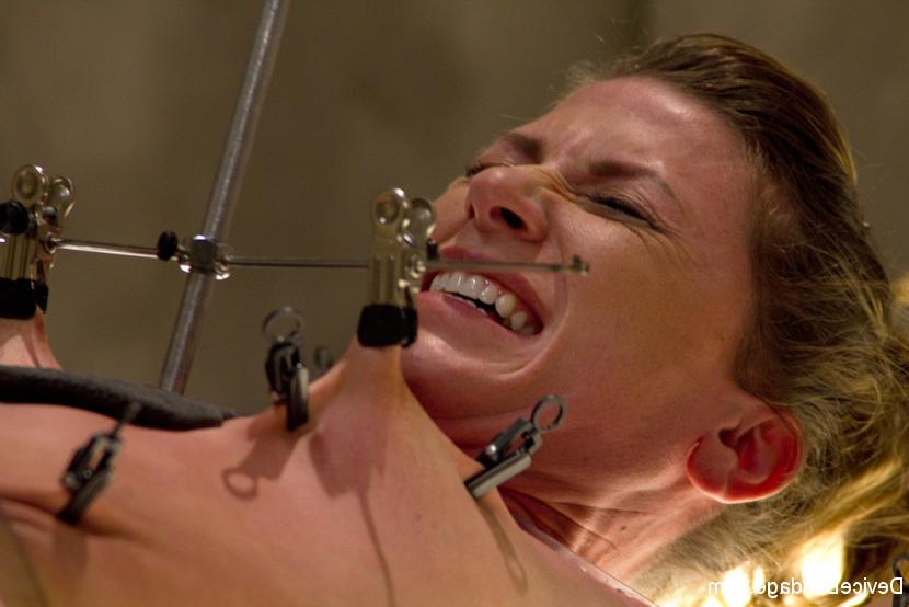 15P Ariel X bound with zippers on her naked body and toy made to cum