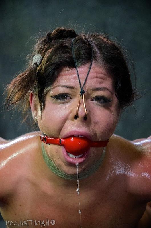 16P Mia Gold rope bound her body spanked red with single tail