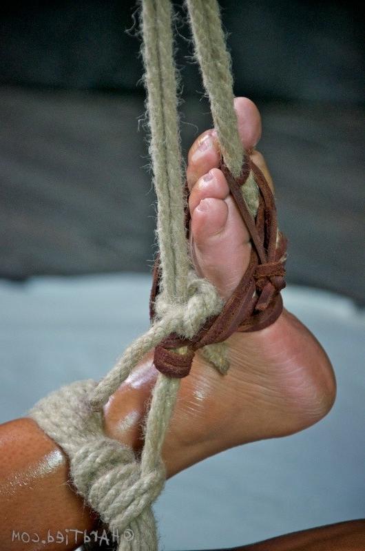 16P Maxine X busty babe bound in rope her tits and pussy clamped