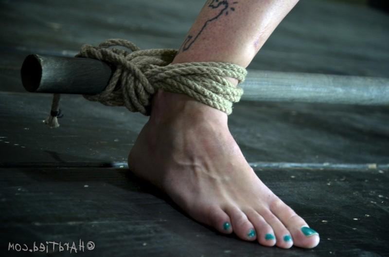 16P Coral Aorta rope bound her pussy exposed and ass with anal hook