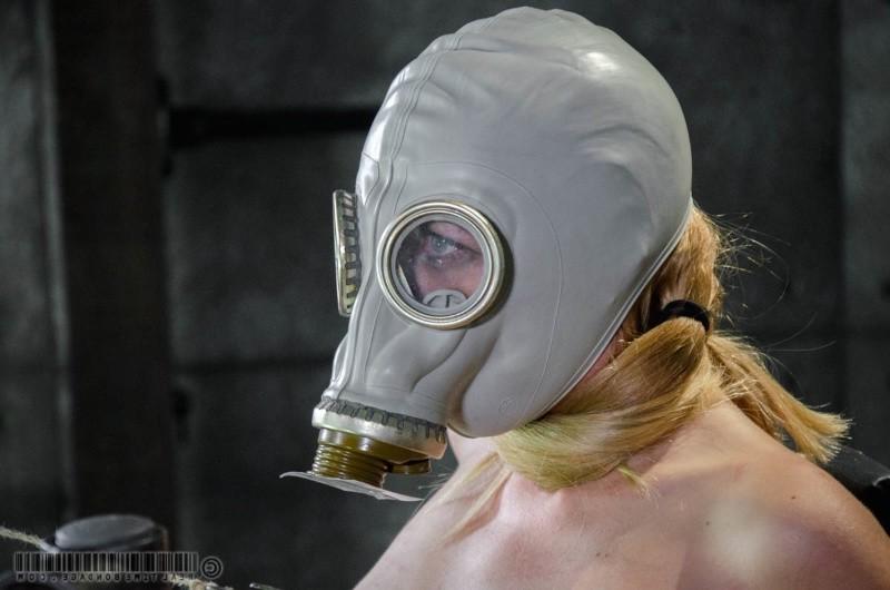 16P Emma Haize with white mask is bound and spanked by lezdom