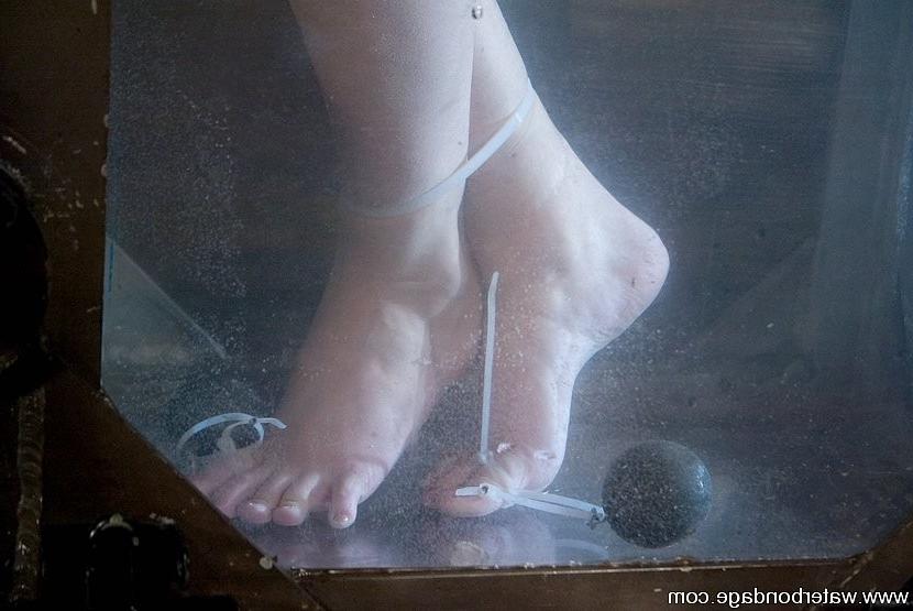 15P Wenona is bound in dungeon and put in watertank