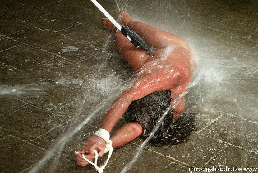 15P Candace Von huge tits ebony babe is bound for water treatment