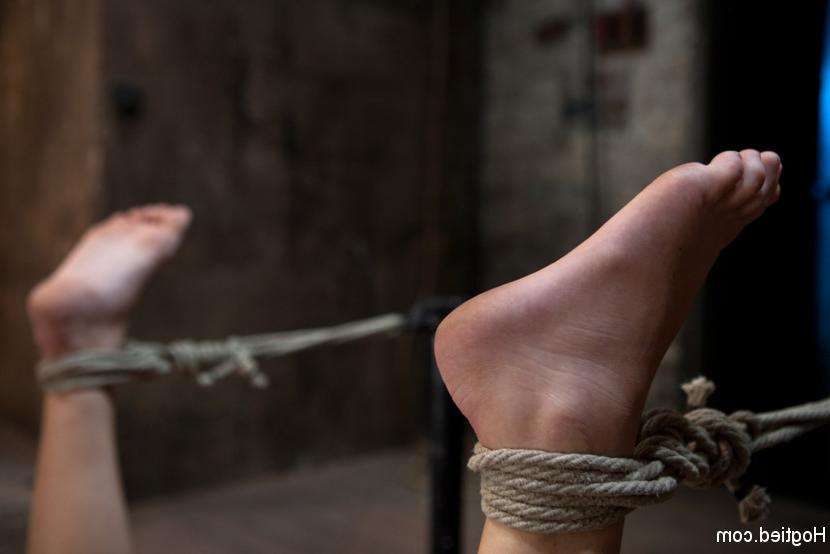 15P Miss Haize rope bound and exposed is made to cum