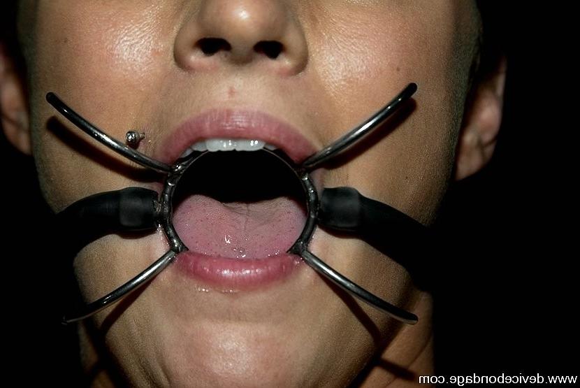 15P Subgirl Sara Faye gets bound to pole here nipples crushed
