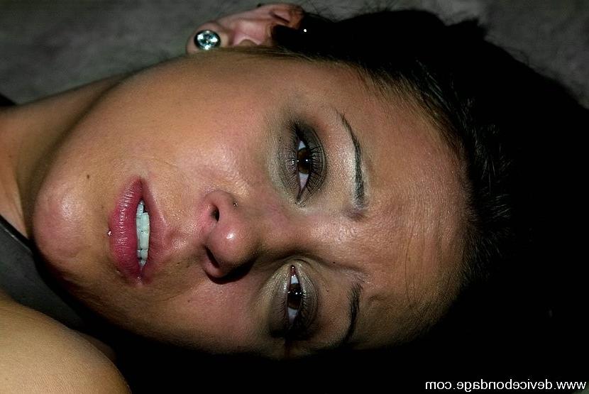 15P High Heels Alexa Jordan gets chain bound and tits milked