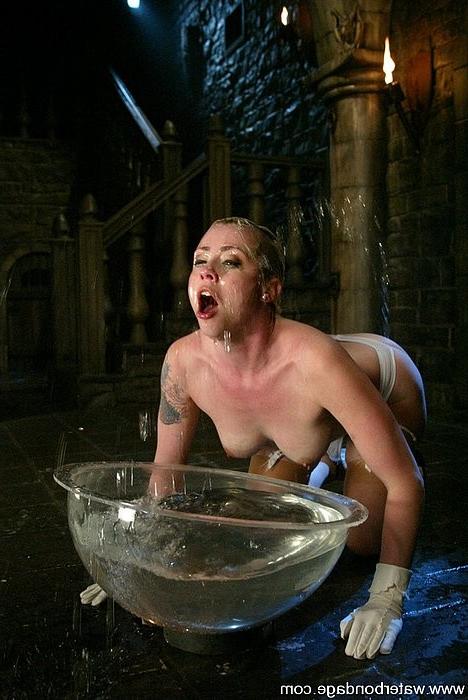 15P Lorelei Lee beauty babe is bound by master for water sex