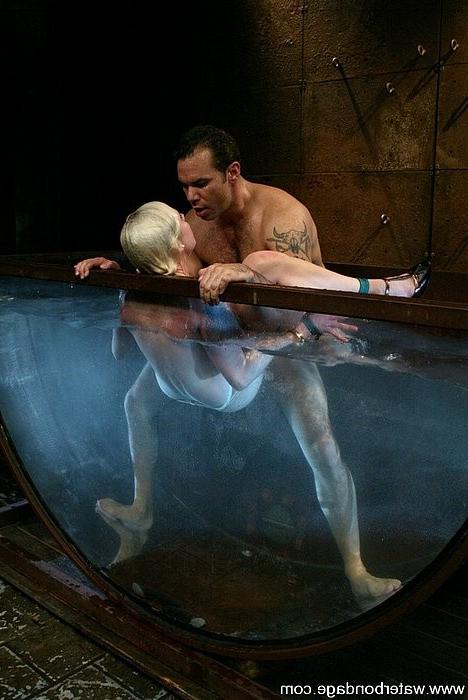 15P Lorelei Lee beauty babe is bound by master for water sex