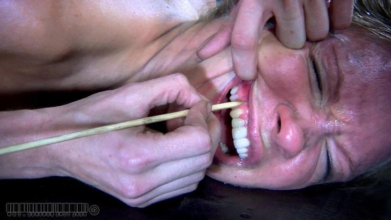 16P Rain DeGrey has such sensitive feet that Elise Graves can't resist playing with 