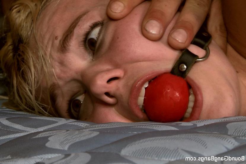 15P Blonde slut gets gangbanged