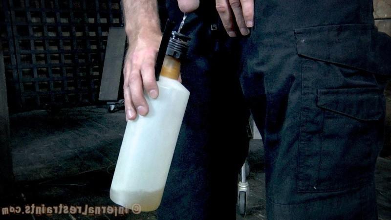 16P Maggie Mead bound in chains and milked by machine