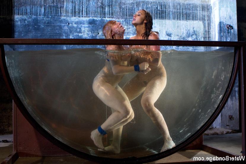 15P Lea Lexis rope bound in watertank made to eat pussy by lezdom