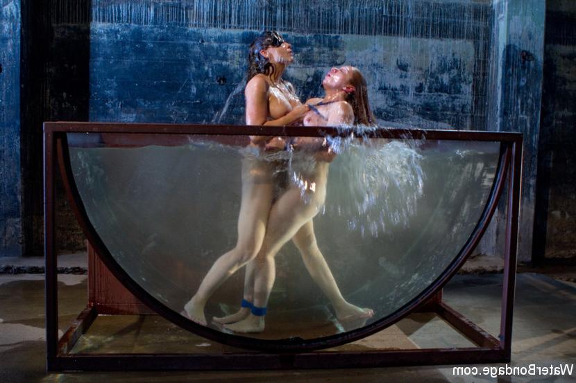 15P Lea Lexis rope bound in watertank made to eat pussy by lezdom
