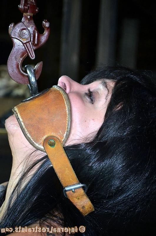 16P Juliette Black is bound and exposed in a cold room by master