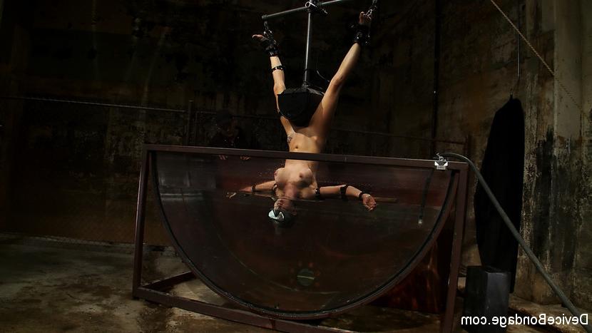 15P Rain Degre babe orgasms bound underwater to sybian