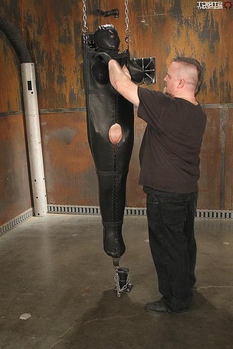 15P Sandy Skarsgard redhead in extreme bondage gets her pussy toyed