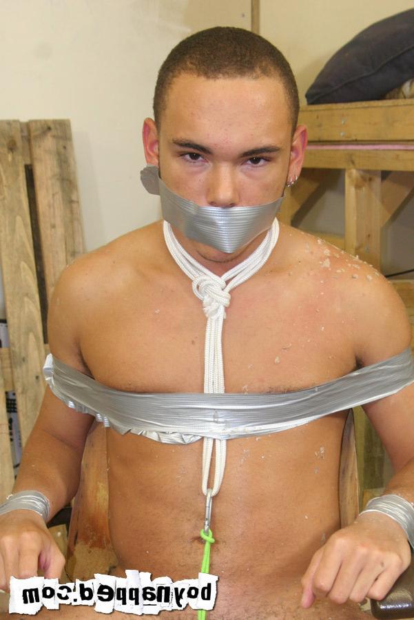 15P Zak is a straight guy, with a killer six-pack and biceps, who found himself ...