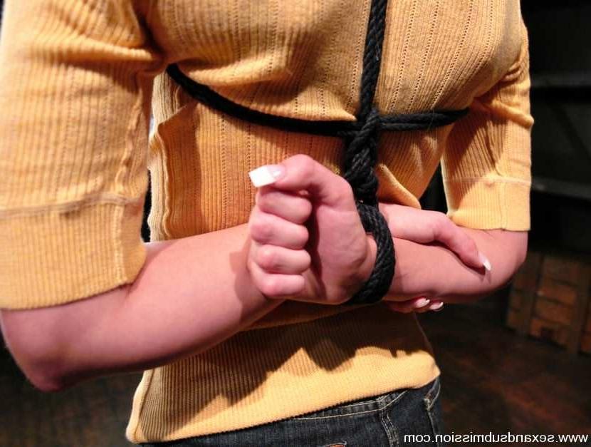 15P Kelly Wells gets anal penetration and bound by master