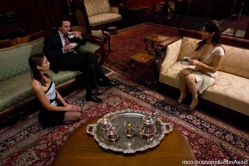 15P Slave wife entertains her husband and his sexy guest.