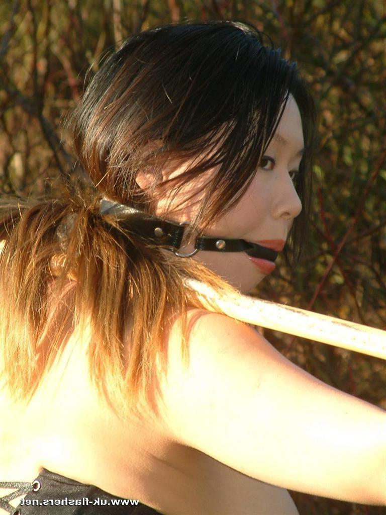 15P Cute exhibitionist asian babe tied outdoors in bondage
