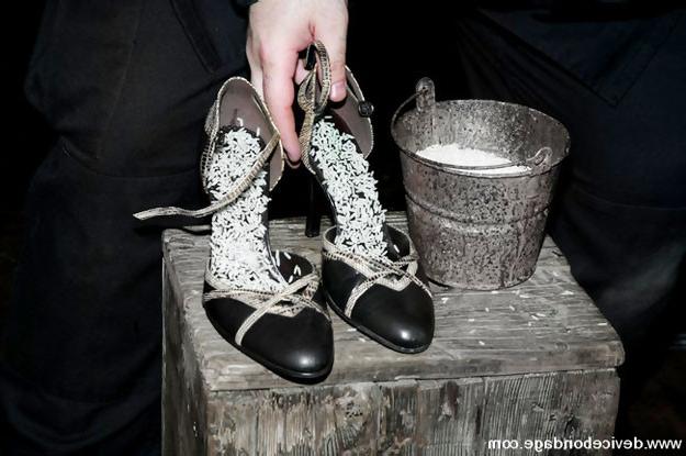 15P Brunette exquisitely bound and tortured