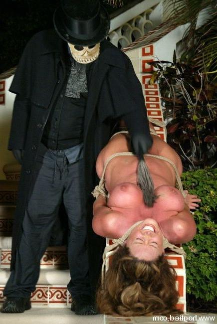 15P Lead weights clamped on her big nipples hurt