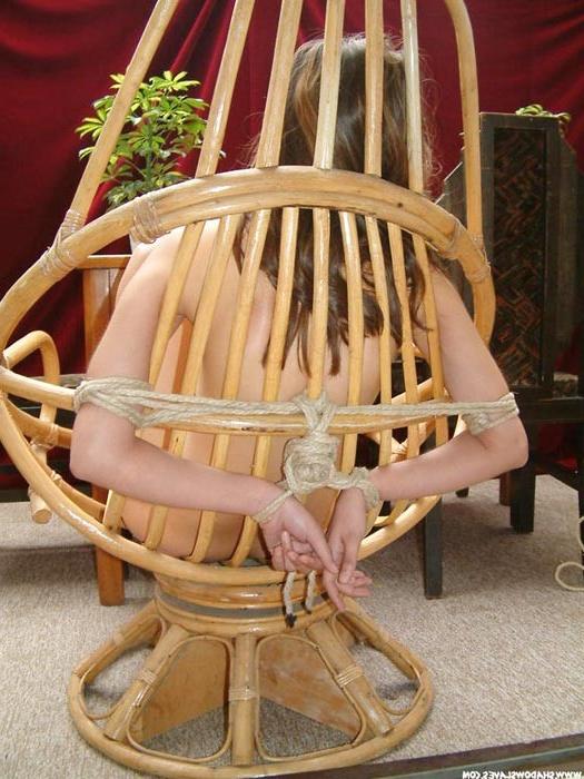 15P Bound submissive gets her pussy in a mousetrap