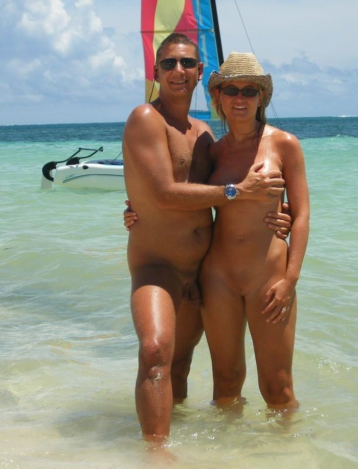 15P New teen friends bound by the love of being nude
