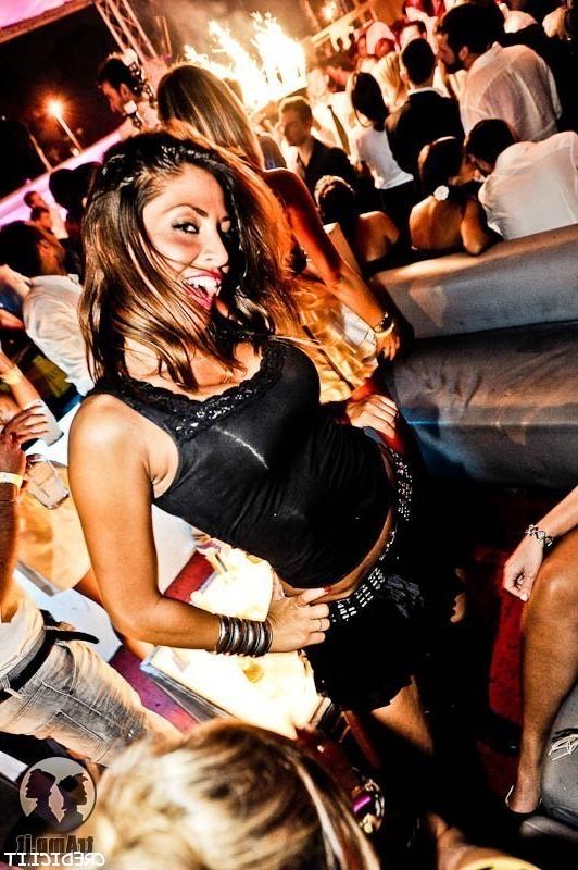 15P Naked Pics of sexy Italian Celebrity Guendalina Tavassi