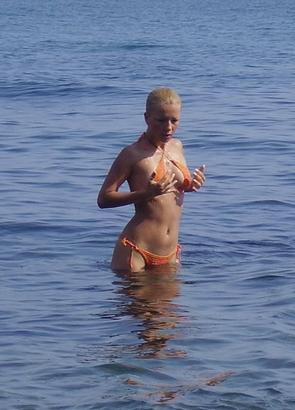 15P New mature friends bound by the love of being nude
