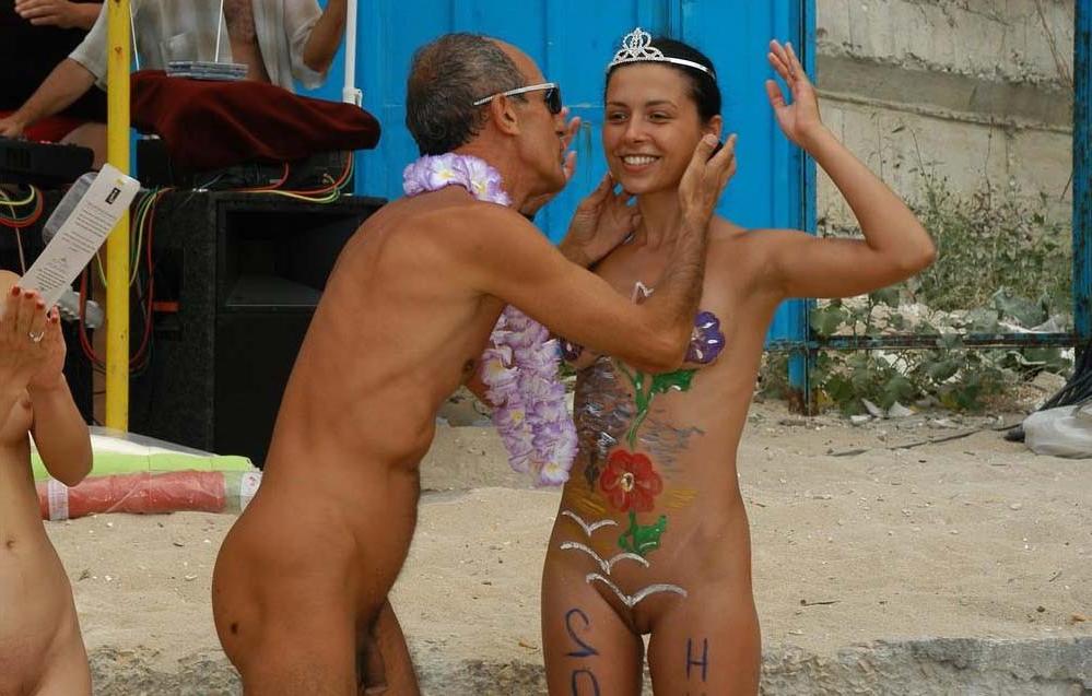 15P New mature friends bound by the love of being nude